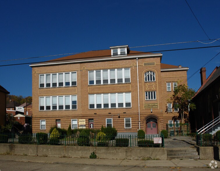 216a W 9th Ave, Tarentum, PA 15084