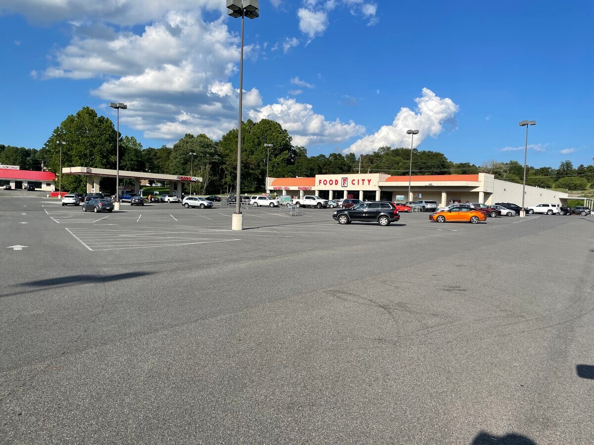 1400 Bob White Blvd, Pulaski, VA 24301 Food CityPulaski