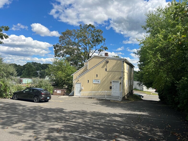 571 Wolcott St, Waterbury, CT for lease - Building Photo - Image 3 of 4