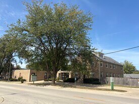 411 W Division St, Manteno IL - Parking Garage