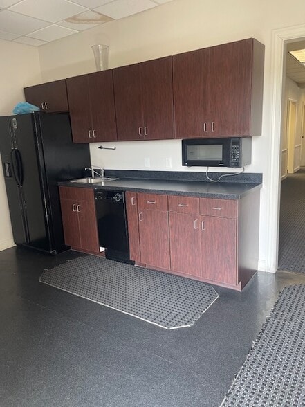 1710 E Arlington Blvd, Greenville, NC for lease - Interior Photo - Image 3 of 28