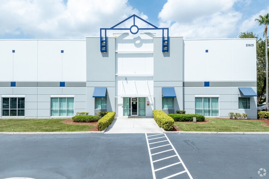 10805 NW 100th St, Medley, FL for lease - Building Photo - Image 1 of 6