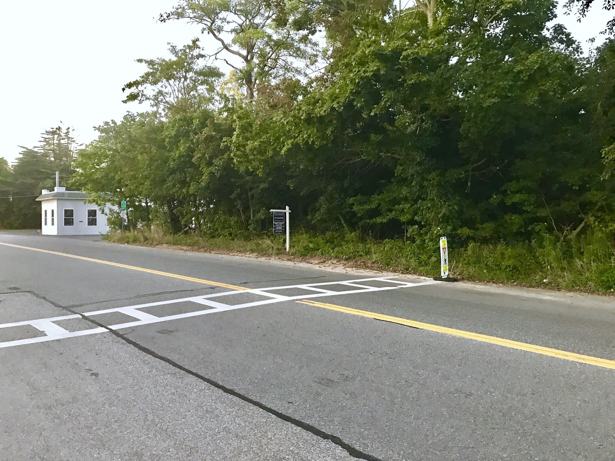 206 Edgar Ave, Riverhead, NY for sale Primary Photo- Image 1 of 1