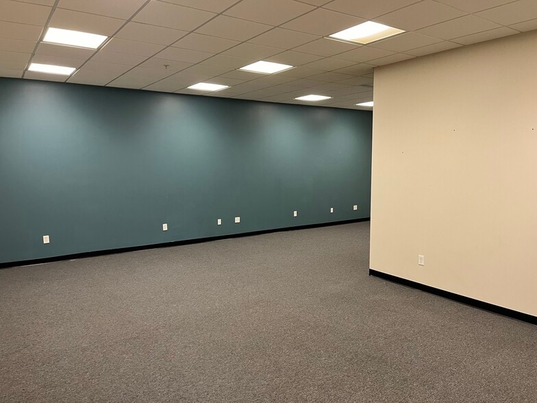 300 Constitution Ave, Portsmouth, NH for lease - Interior Photo - Image 3 of 26