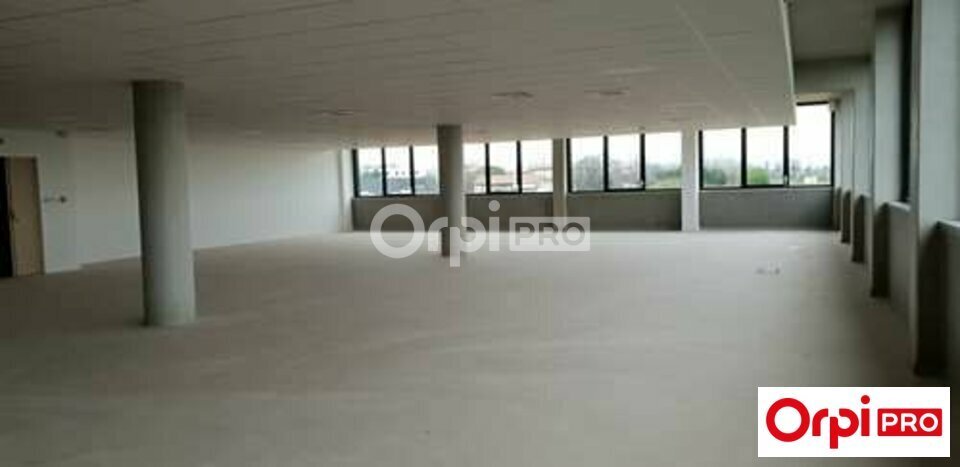 Office in Valence for lease - Interior Photo - Image 3 of 7