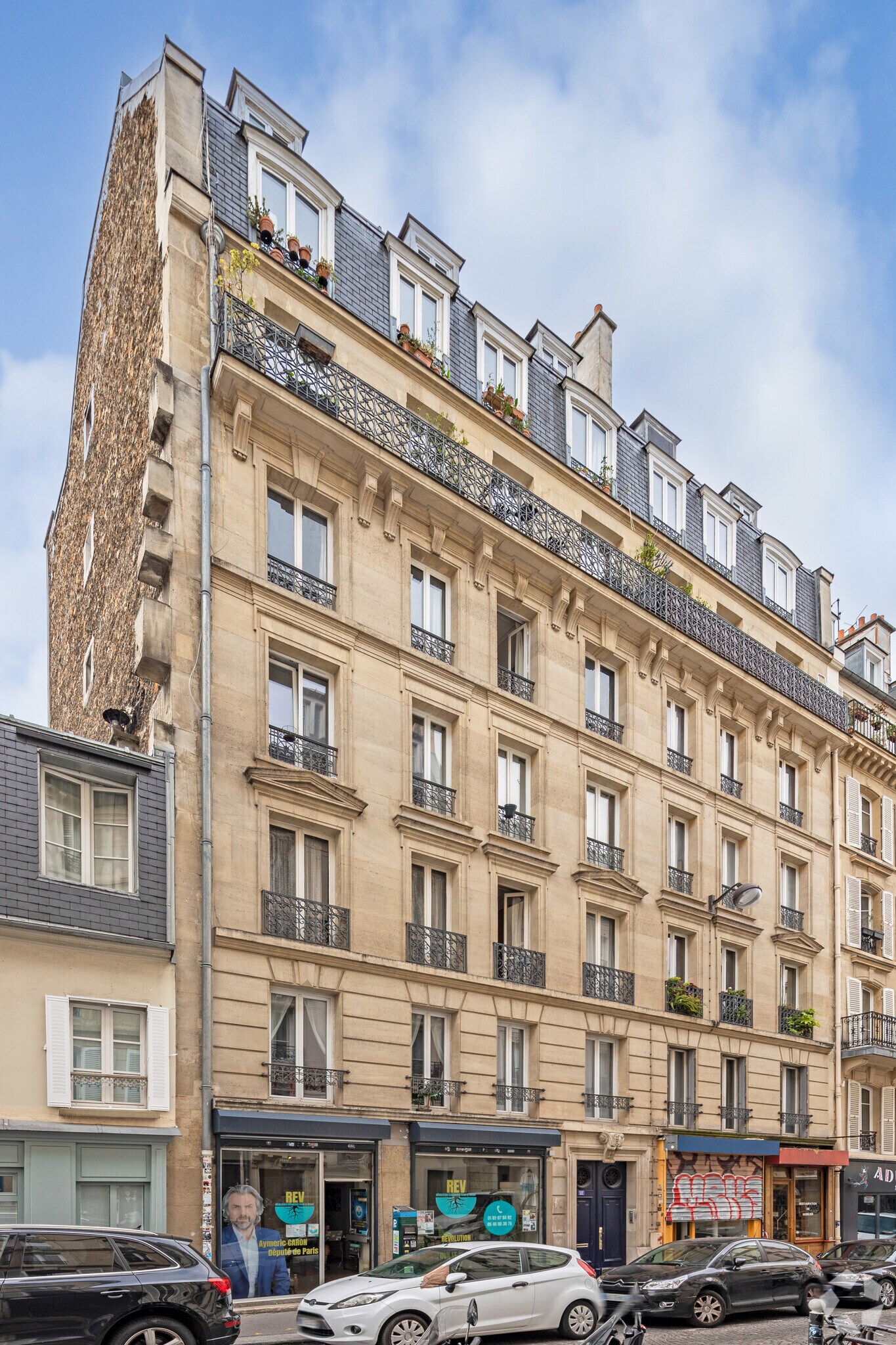 27 Rue Véron, Paris for lease Primary Photo- Image 1 of 2