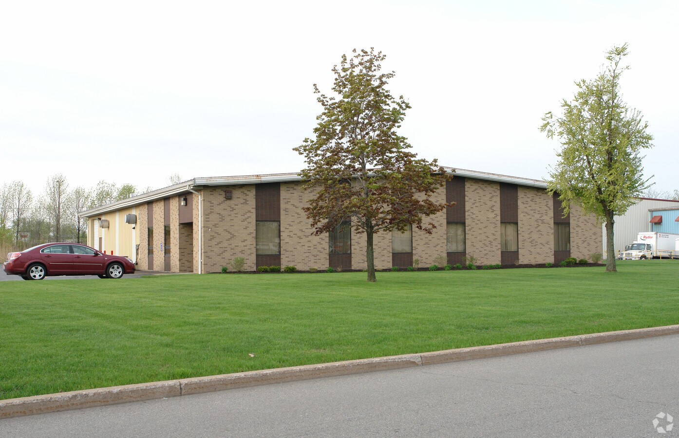 99 Pearce Ave, Tonawanda, NY 14150