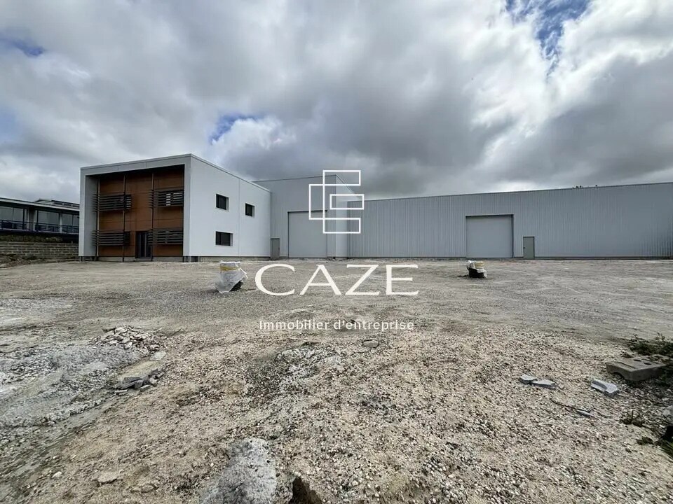 Location Local d'activités 1 050 m² - Photo 1
