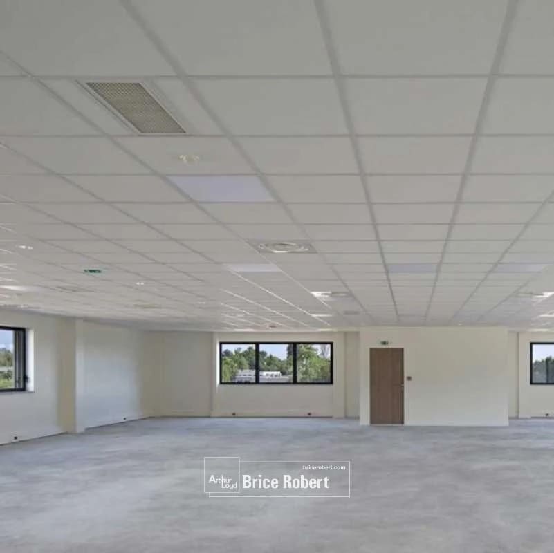 Office in Dardilly for lease Building Photo- Image 1 of 1