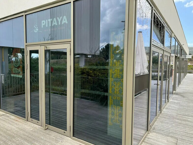 Office in La Ciotat for lease - Building Photo - Image 2 of 25