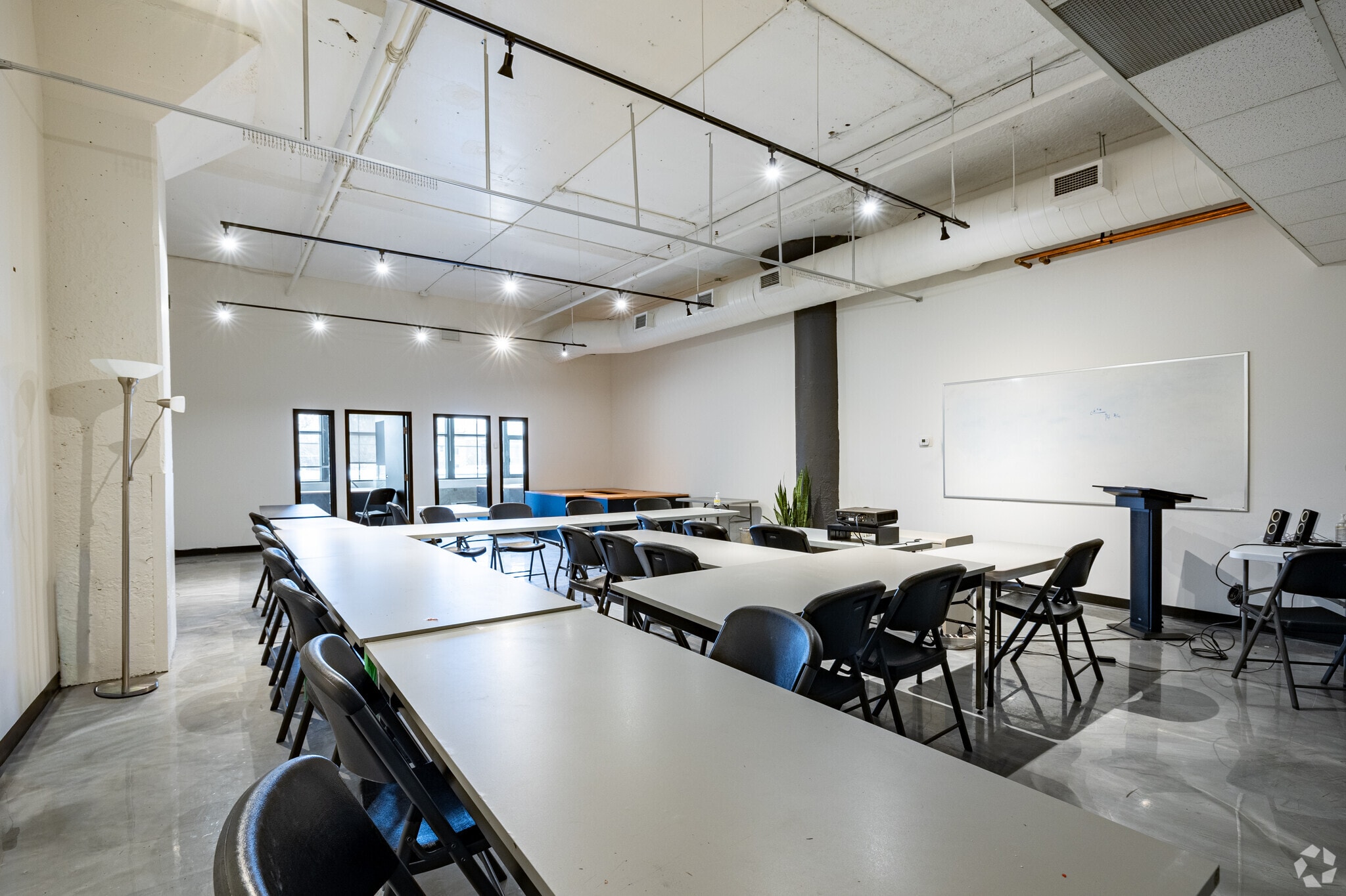 2030-2050 Boul Pie IX, Montréal, QC for lease Interior Photo- Image 1 of 1