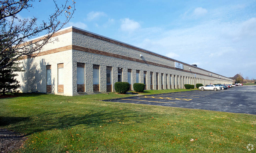 4512-4588 Renaissance Pky, Warrensville Heights, OH for lease - Building Photo - Image 2 of 5