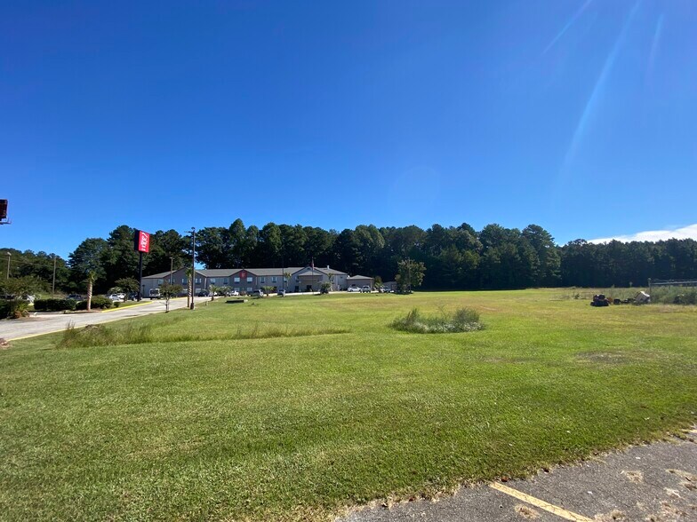 1111 Bankhead Hwy, Carrollton, GA 30112 Lake Carroll Mall Out Parcel