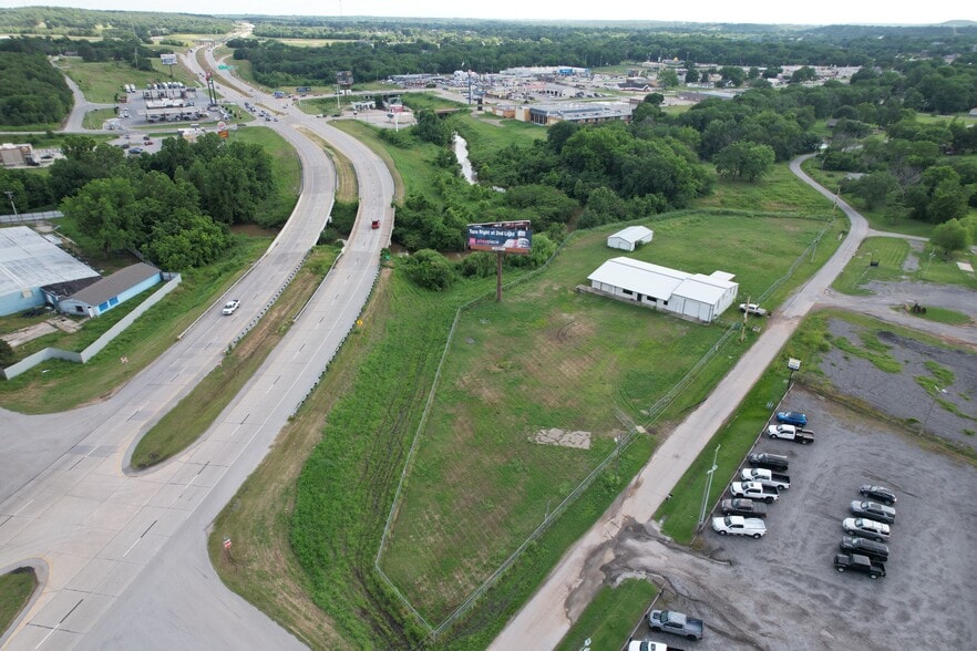 811 E Industry Rd, Henryetta, OK for sale - Aerial - Image 2 of 15