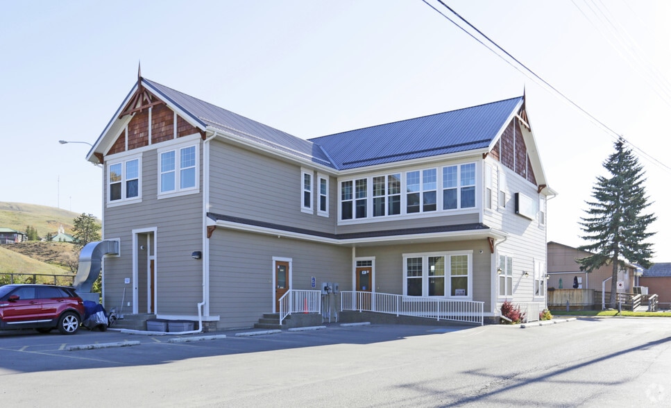 115 5th Ave, Cochrane, AB for sale - Primary Photo - Image 1 of 1