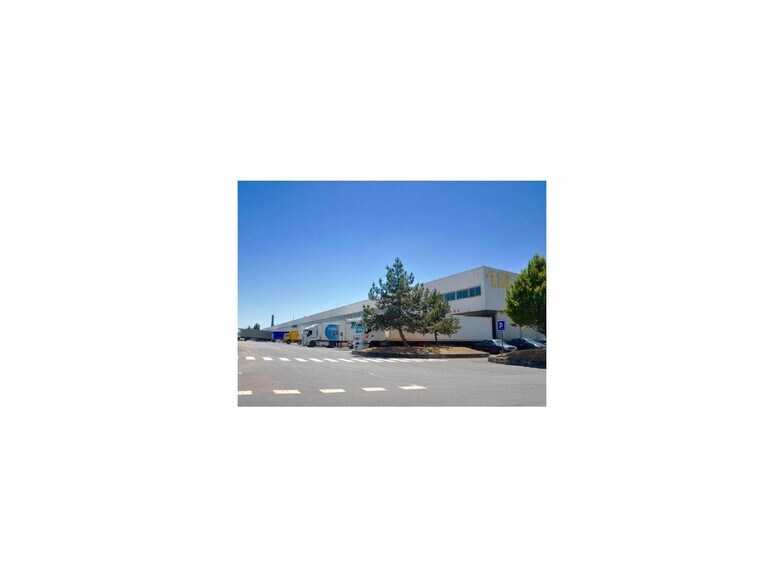 Industrial in Aulnay-sous-Bois for lease - Building Photo - Image 1 of 11