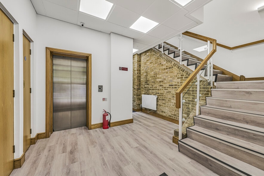 1 Mill St, London for lease - Interior Photo - Image 3 of 8