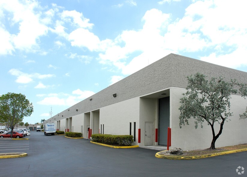 2156-2214 NW 82nd Ave, Miami, FL for lease - Building Photo - Image 1 of 6