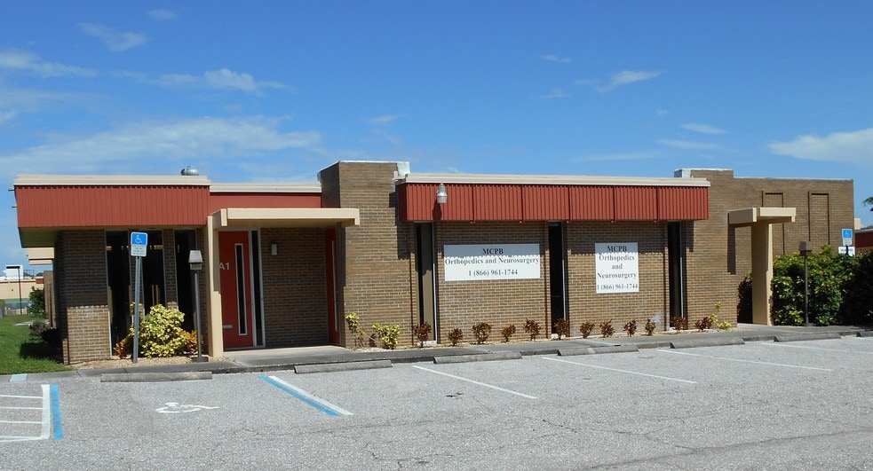 3900 Broadway Ave, Fort Myers, FL for sale - Primary Photo - Image 1 of 27