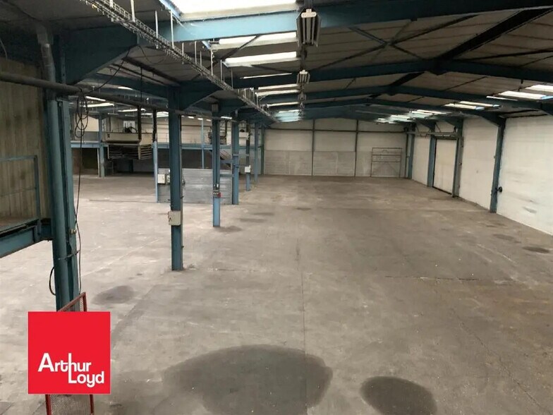 Flex in Lucé for lease - Interior Photo - Image 3 of 5