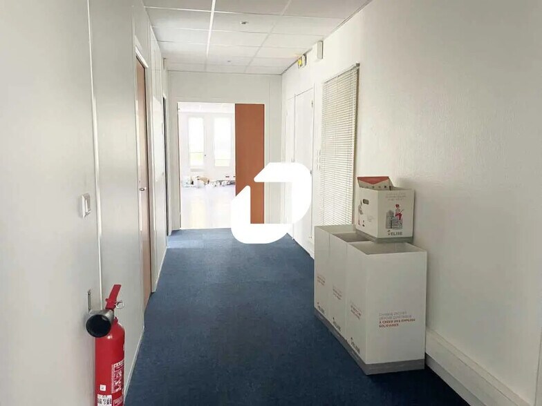 Office in Bordeaux for lease - Interior Photo - Image 3 of 15