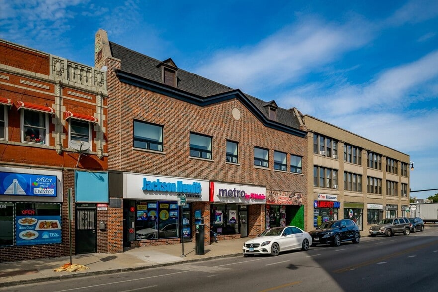3210 W Lawrence Ave, Chicago, IL for sale - Building Photo - Image 1 of 42