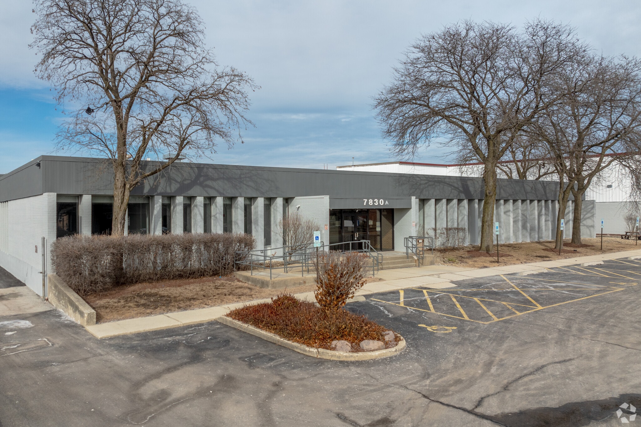 7830 W 71st St, Bridgeview, IL for lease Primary Photo- Image 1 of 6