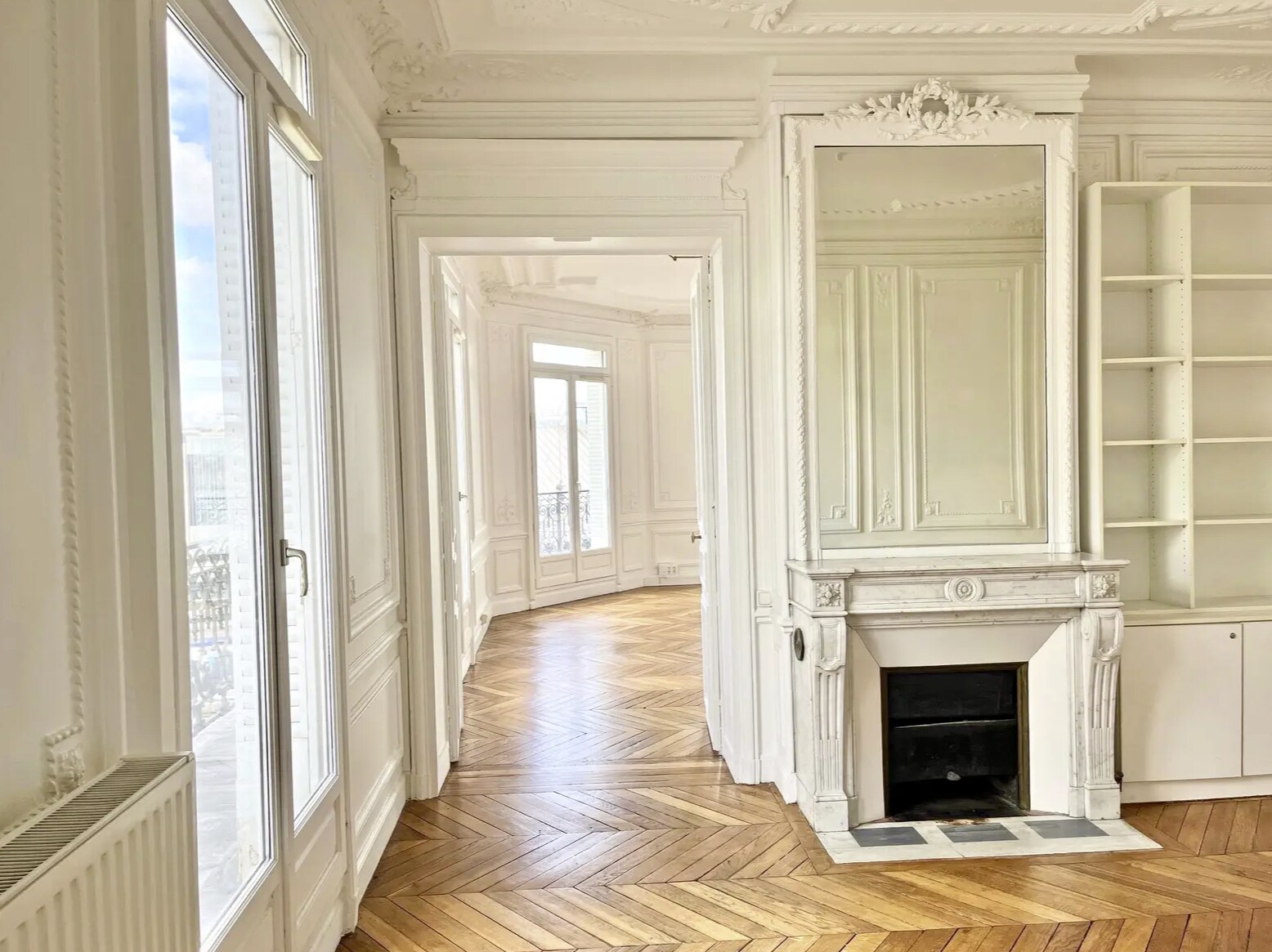 Office in Paris for lease Interior Photo- Image 1 of 4