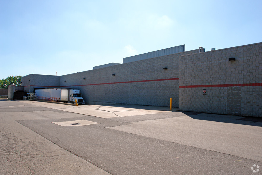 37530-37700 W Twelve Mile Road, Farmington Hills, MI for lease - Building Photo - Image 2 of 4