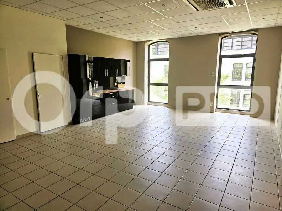 Office in Soissons for lease Interior Photo- Image 1 of 5