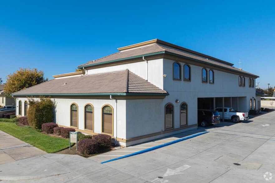 321 W Yosemite Ave, Madera, CA for sale - Building Photo - Image 3 of 5