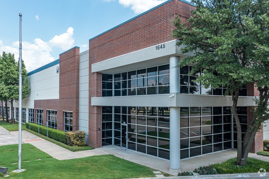 1645 Wallace Dr, Carrollton, TX for lease - Primary Photo - Image 1 of 15
