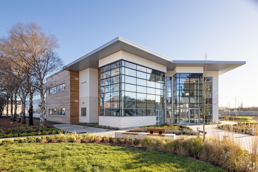 Grovehill Rd, Beverley for lease - Building Photo - Image 2 of 4