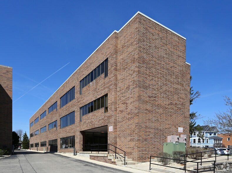 600 S Washington St, Naperville, IL for lease - Building Photo - Image 1 of 7