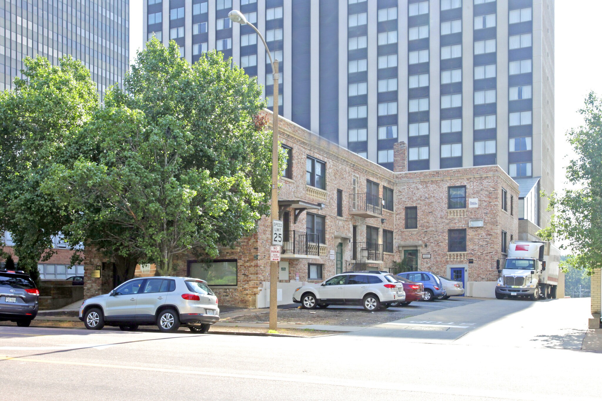 210-216 S Bemiston Ave, Clayton, MO for sale Primary Photo- Image 1 of 1