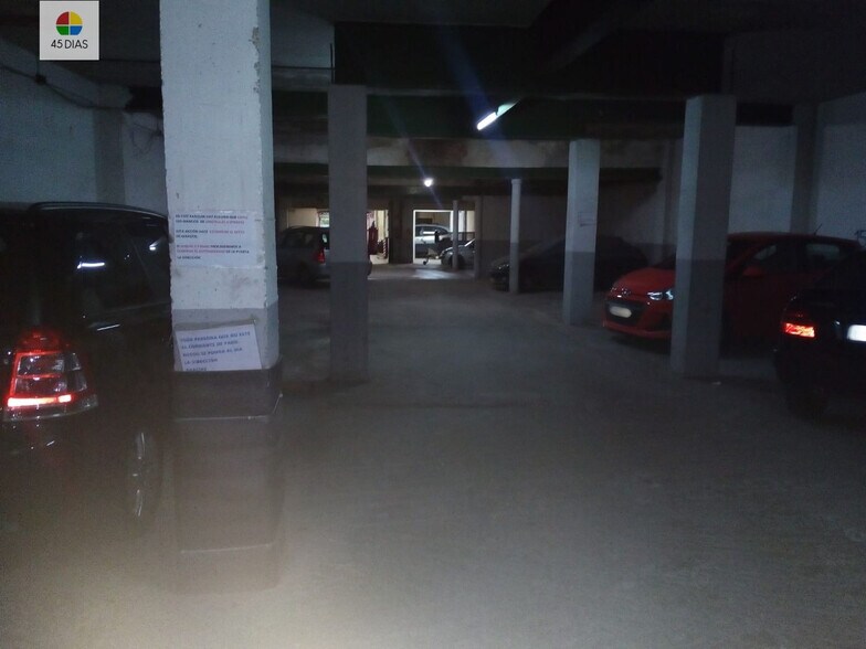 Retail in Cerdanyola del Vallès, Barcelona for lease - Interior Photo - Image 2 of 3