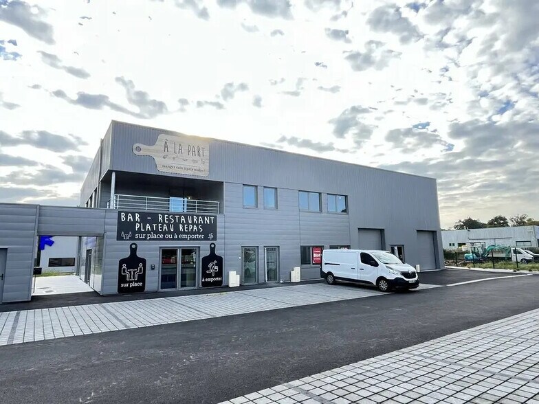 Retail in Miniac-Morvan for sale - Building Photo - Image 1 of 2