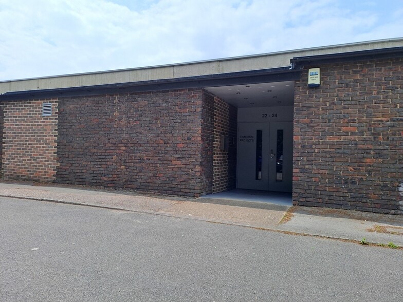 6-28 Beaconsfield Rd, Hatfield for sale - Building Photo - Image 2 of 3