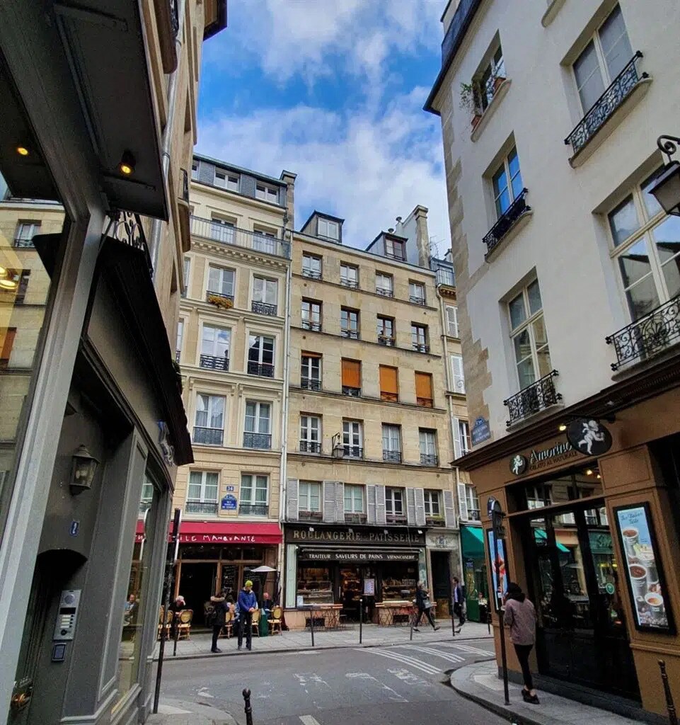 Retail in Paris for lease Building Photo- Image 1 of 2