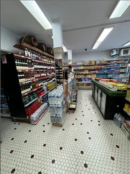 Retail in Boulogne-Billancourt for sale - Interior Photo - Image 1 of 8