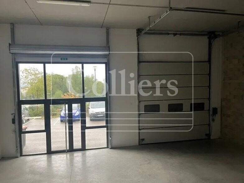 Flex in La Ciotat for lease - Interior Photo - Image 2 of 6