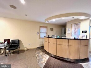 10 Shady ln, Rockledge, PA for sale Interior Photo- Image 1 of 21