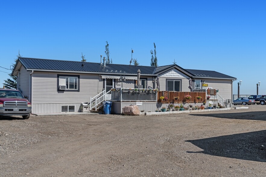 81 Barstow St, Carseland, AB for sale - Building Photo - Image 3 of 86