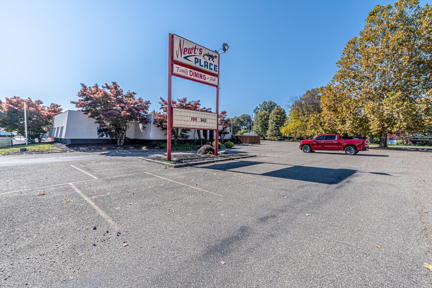 609 Main St N, Navarre, OH for sale - Primary Photo - Image 1 of 1