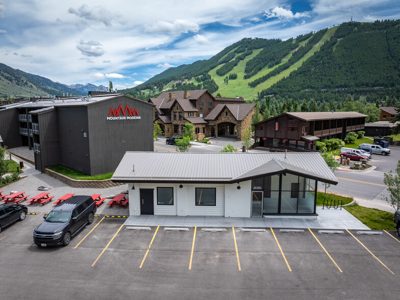 490 W Broadway Ave, Jackson Hole, WY for lease - Primary Photo - Image 1 of 17