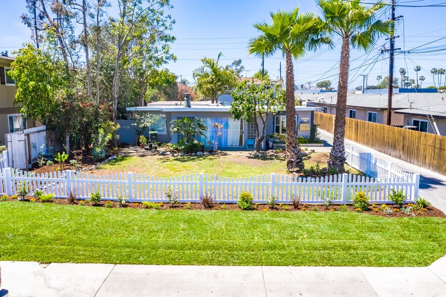 2073 Wallace Ave, Costa Mesa, CA 92627