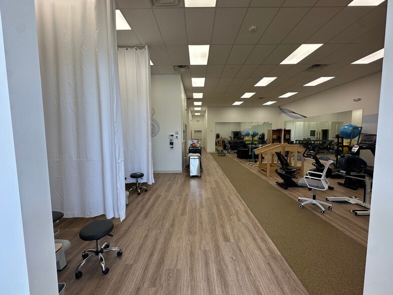 7910 W Grand Parkway S, Richmond, TX for lease - Building Photo - Image 3 of 36