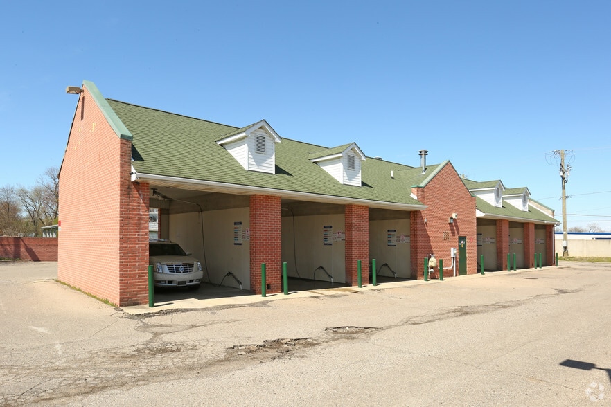 37450 Palmer Rd, Westland, MI 48186