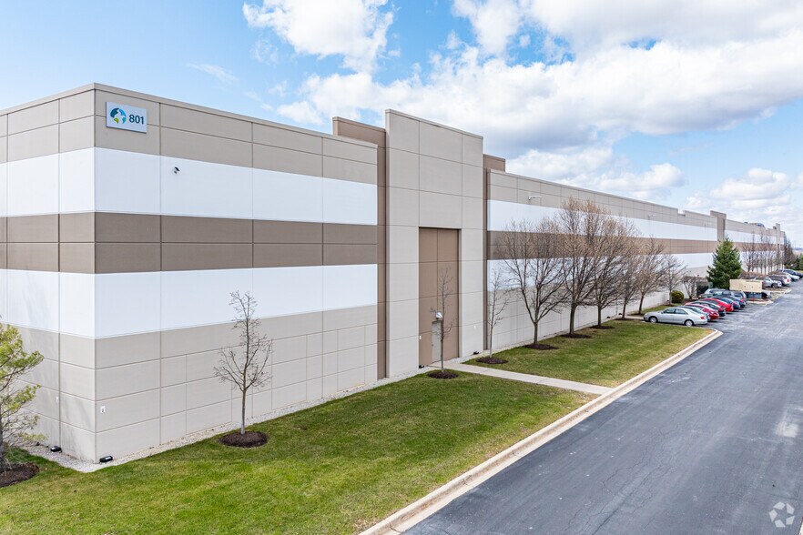 801 Bilter Rd, Aurora, IL for sale - Primary Photo - Image 1 of 1