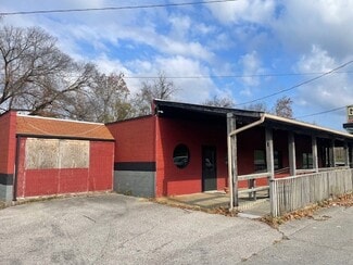 More details for 1012 E Hackberry St, Salem, IN - Retail for Sale